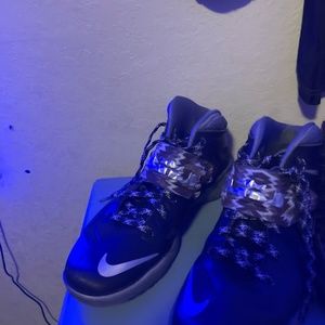 LeBron soldiers sneaker shoes